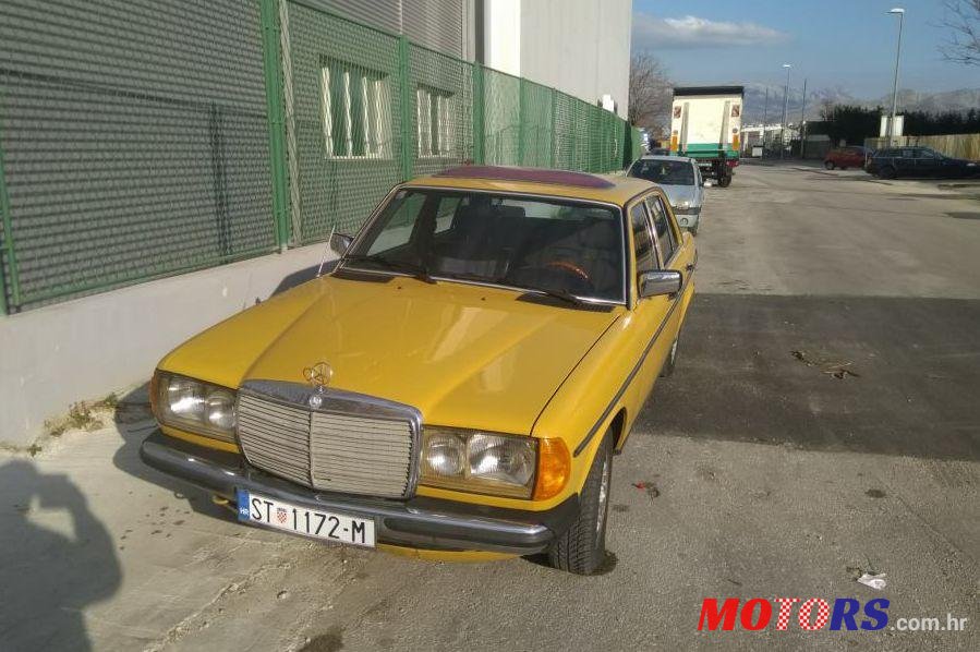 1982' Mercedes-Benz 123 240 photo #1