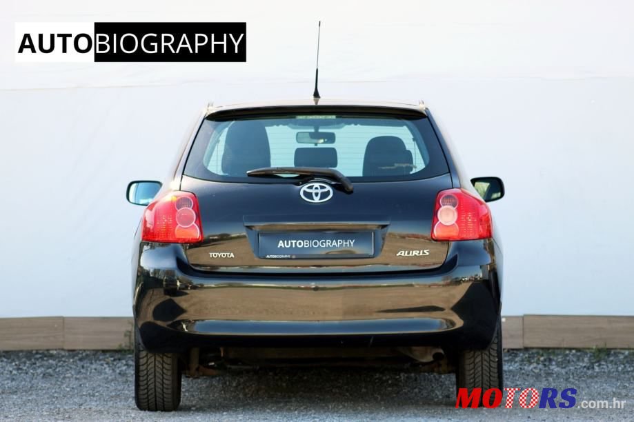 2007' Toyota Auris photo #5