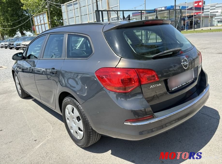 2012' Opel Astra Karavan photo #3