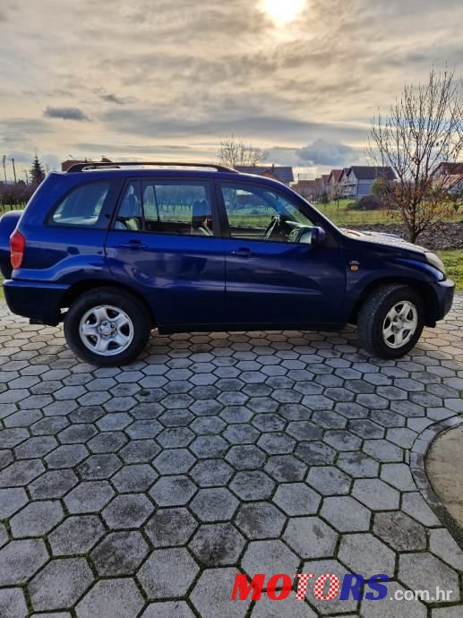 2001' Toyota RAV4 2,0 D-4D photo #3