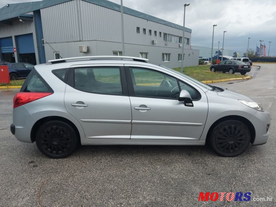 2011' Peugeot 207 Sw photo #2