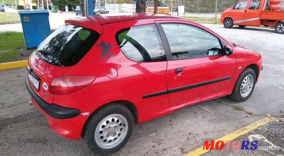 2001' Peugeot 206 206 1,1 photo #1