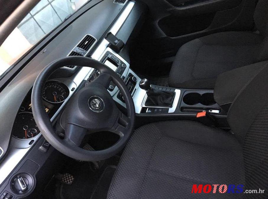 2011' Volkswagen Passat Variant photo #4