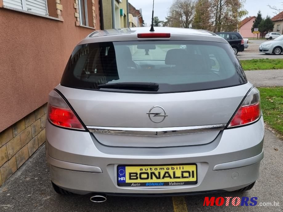 2009' Opel Astra Sport photo #6