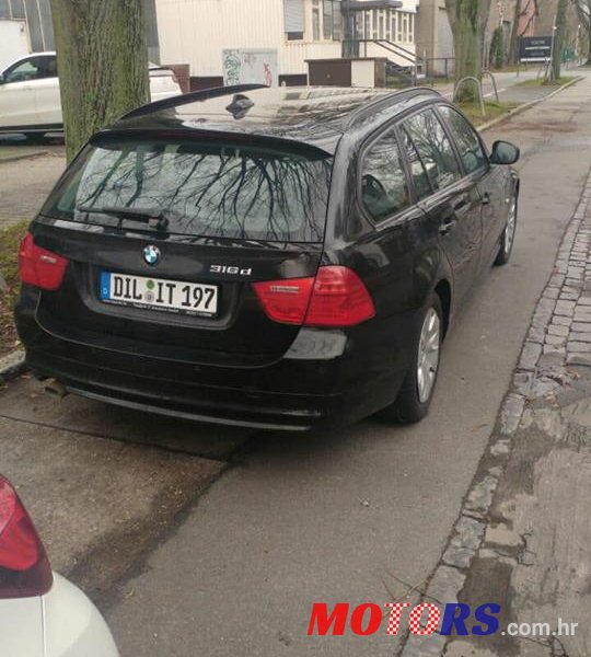2011' BMW 316 photo #1