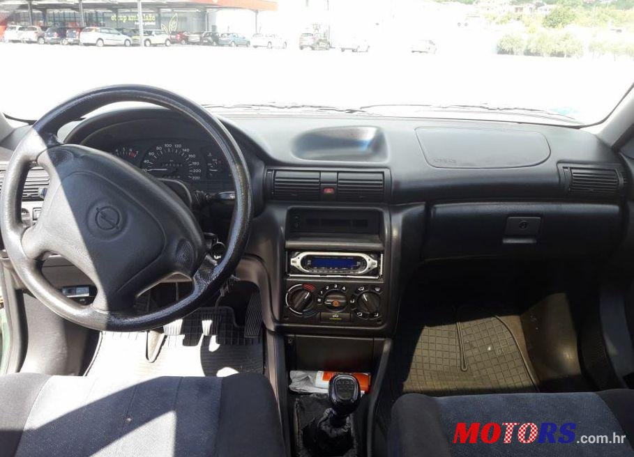 1996' Opel Astra Karavan photo #1