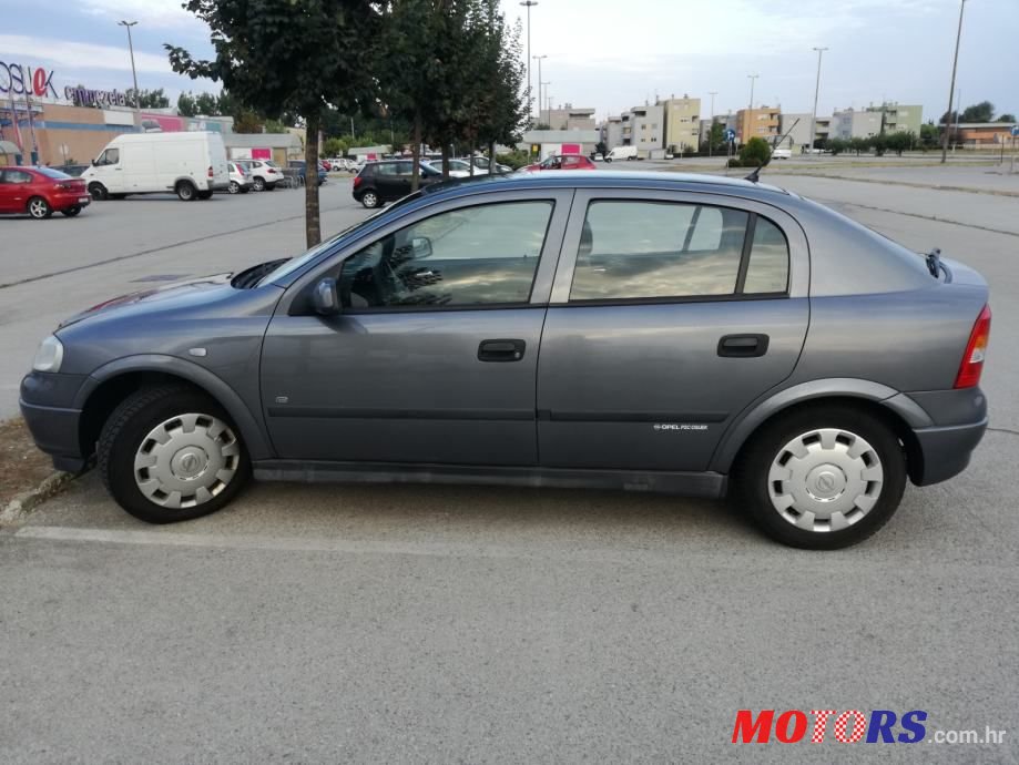 2006' Opel Astra photo #2