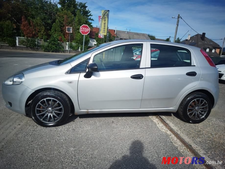 2012' Fiat Punto photo #6