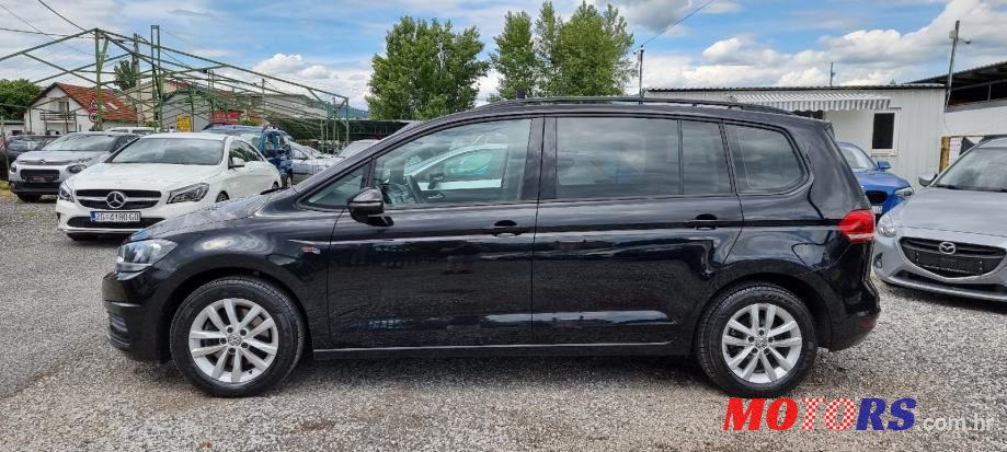 2015' Volkswagen Touran photo #5