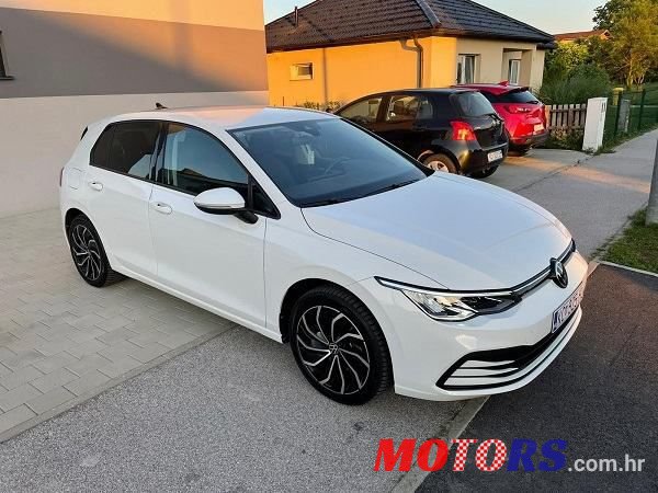 2021' Volkswagen Golf 8 2,0 Tdi photo #2
