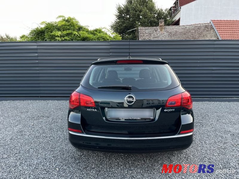 2015' Opel Astra Karavan photo #4