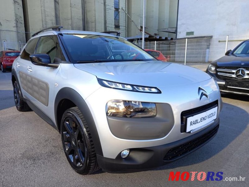 2017' Citroen C4 Cactus photo #6