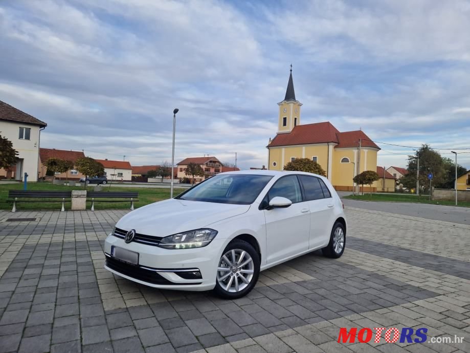 2020' Volkswagen Golf 7 1.6 Tdi photo #1