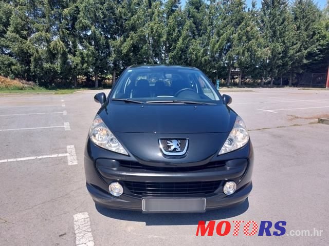 2009' Peugeot 207 photo #2