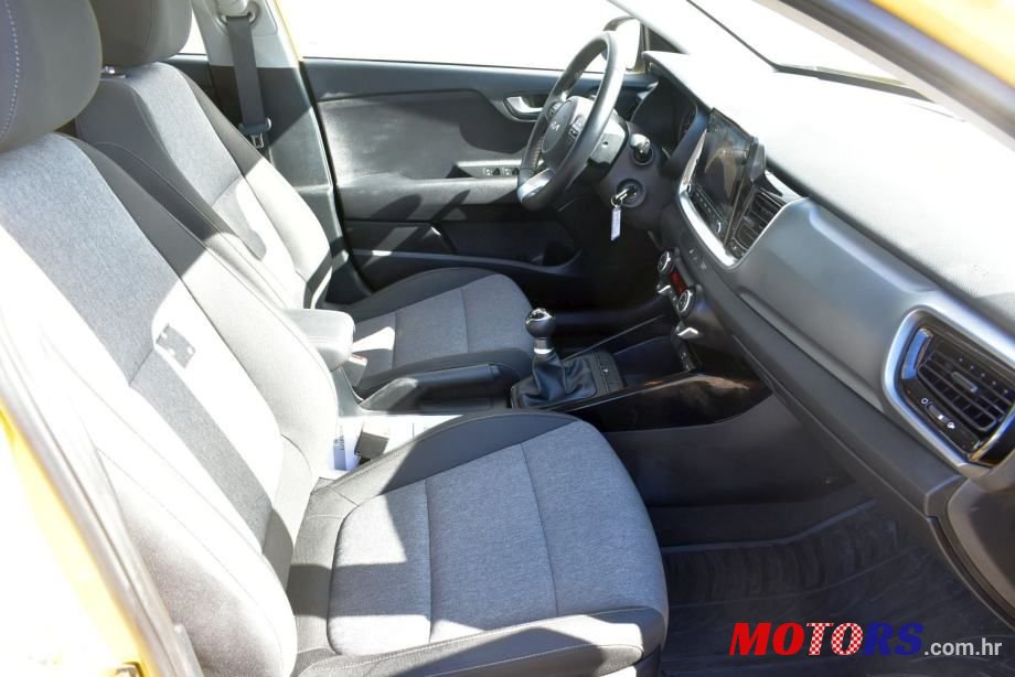 2023' Kia Stonic 1.2 Lx Urban photo #5