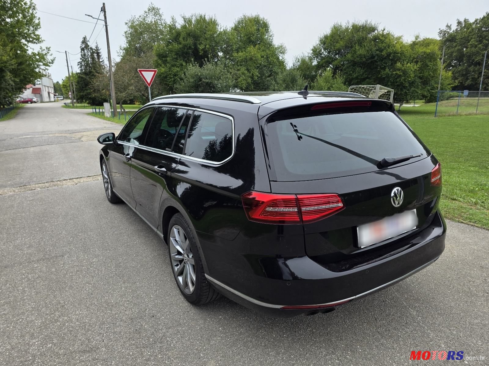 2016' Volkswagen Passat Variant photo #3