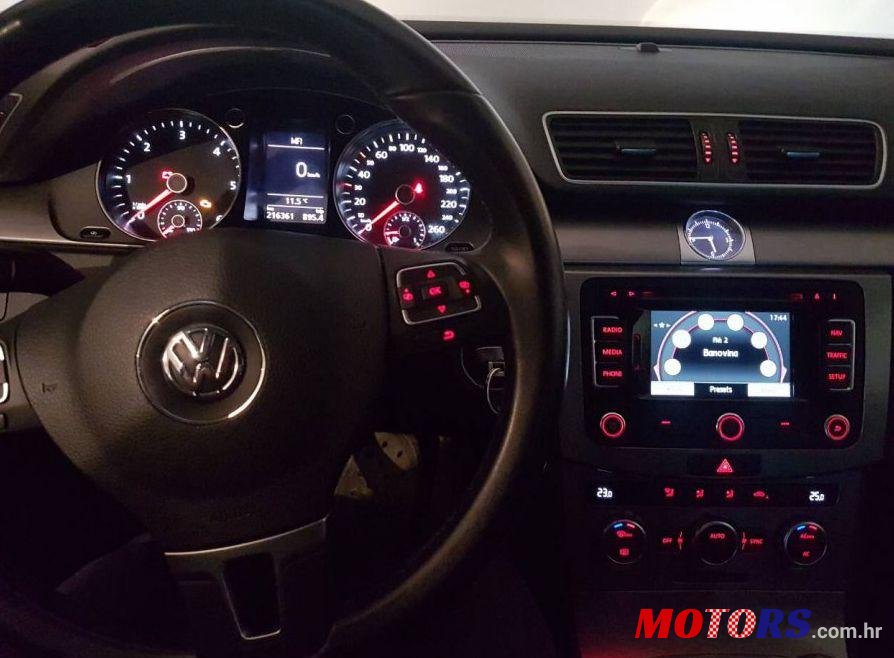 2012' Volkswagen Passat Variant photo #2