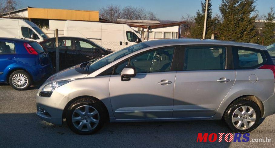 2013' Peugeot 5008 1,6 Hdi photo #1