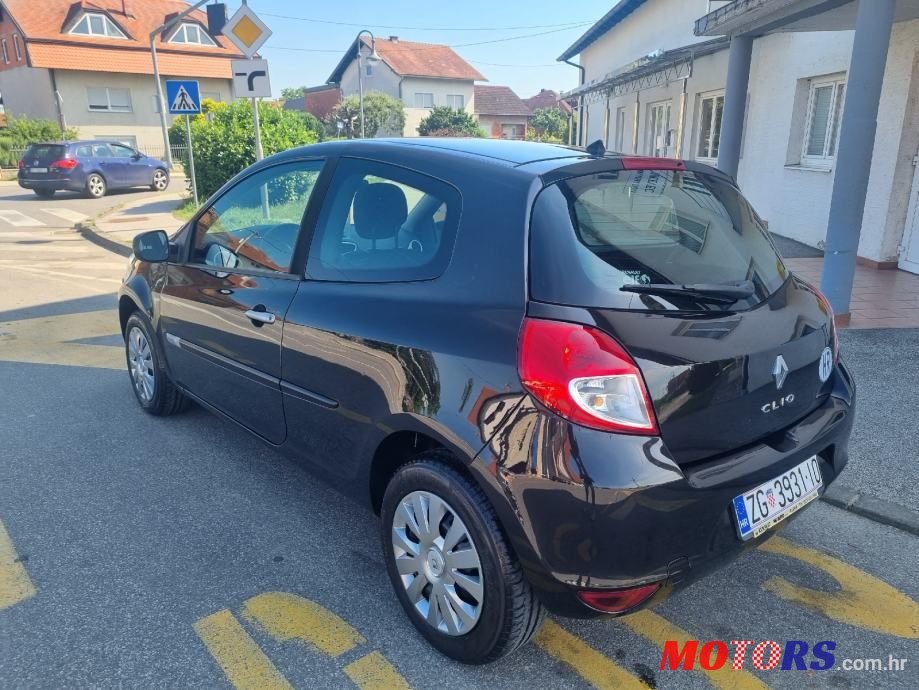 2011' Renault Clio 1,2 16V photo #3
