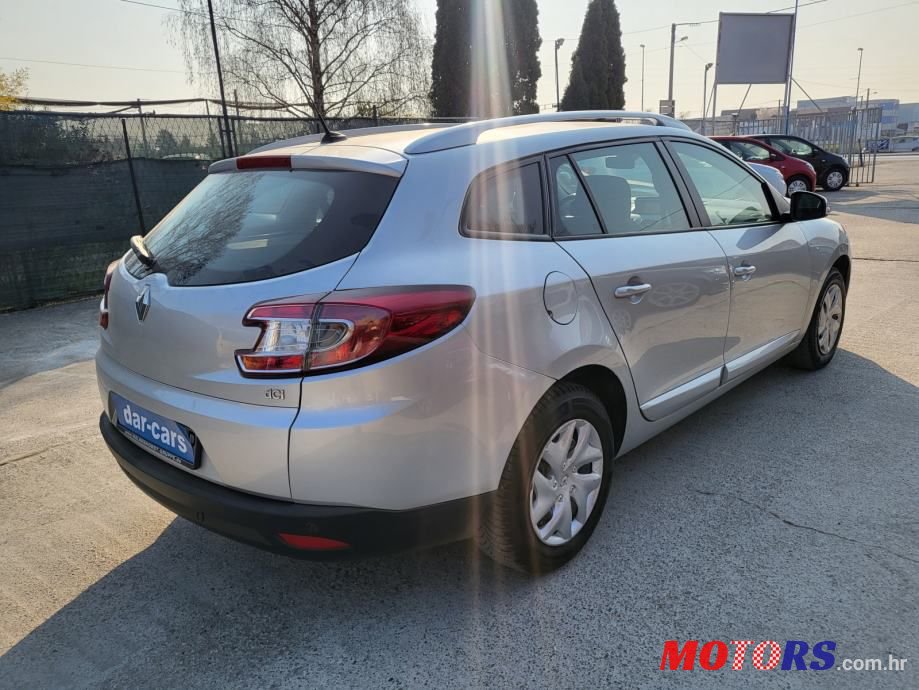 2014' Renault Megane Grandtour photo #2