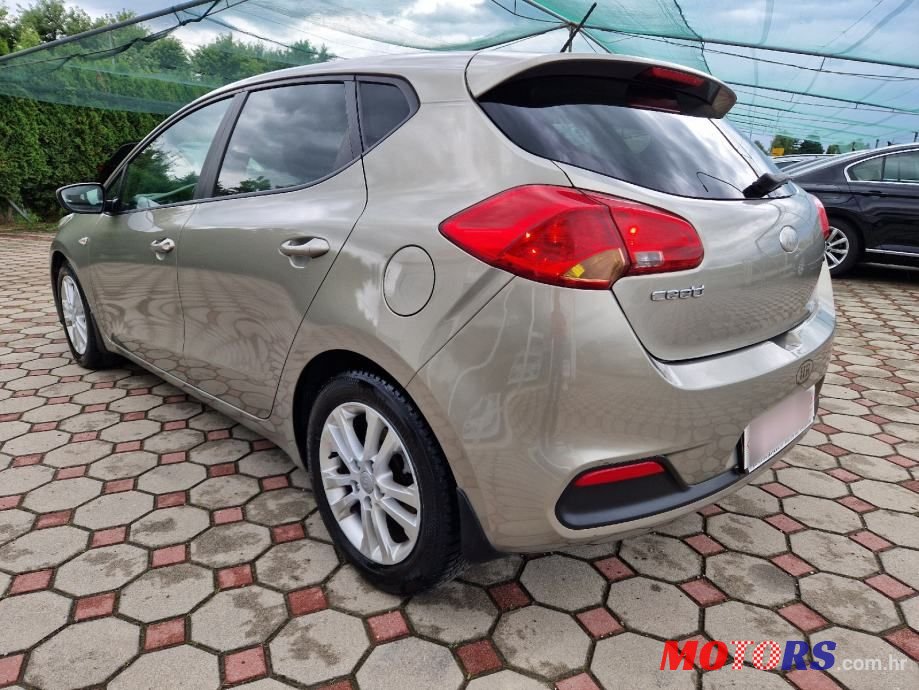 2012' Kia Ceed photo #5