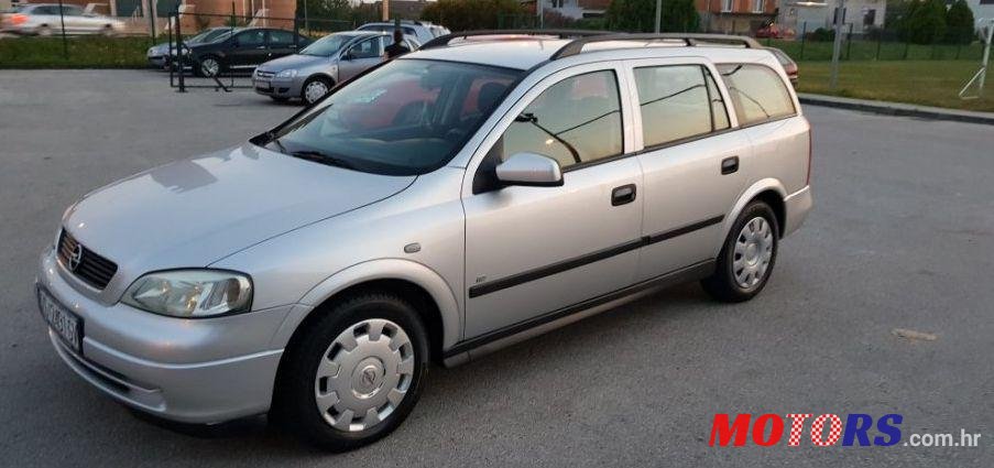 2009' Opel Astra Karavan photo #1