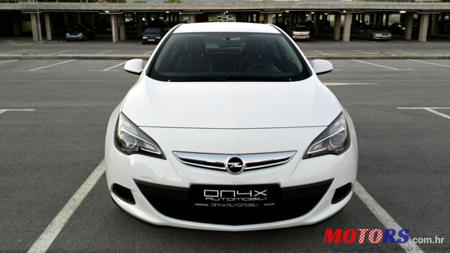 2014' Opel Astra Sport photo #2