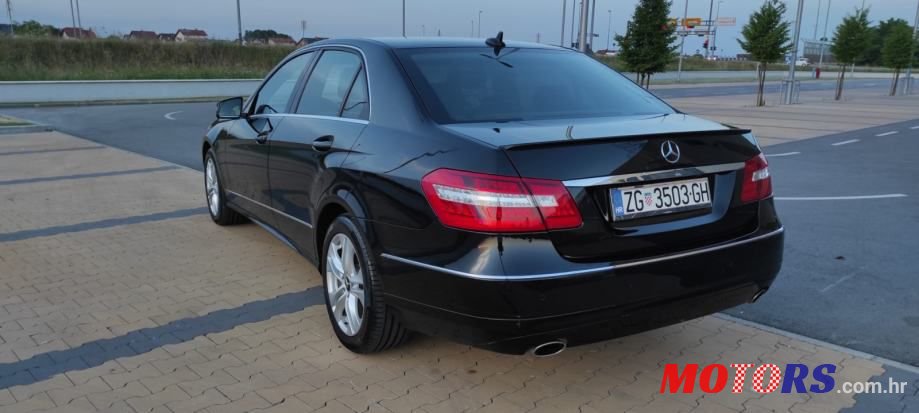 2011' Mercedes-Benz E-Klasa photo #3