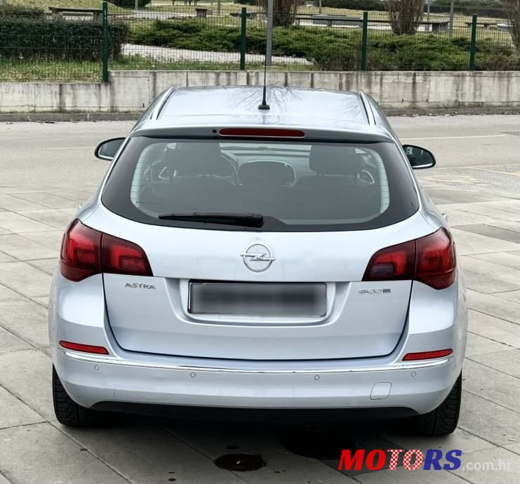 2015' Opel Astra Karavan photo #4