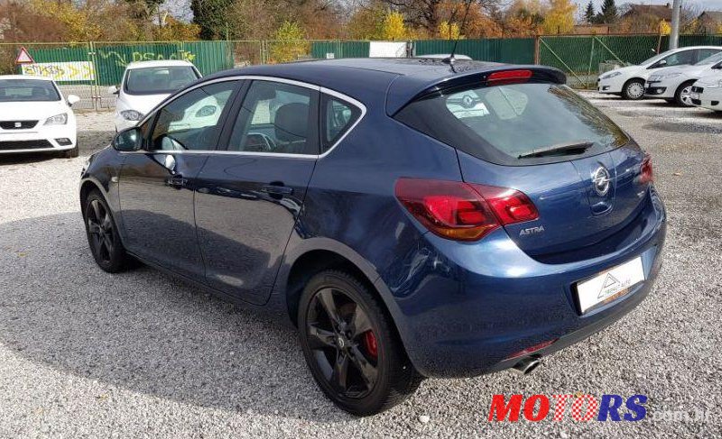 2011' Opel Astra 2,0 Cdti Sport photo #2