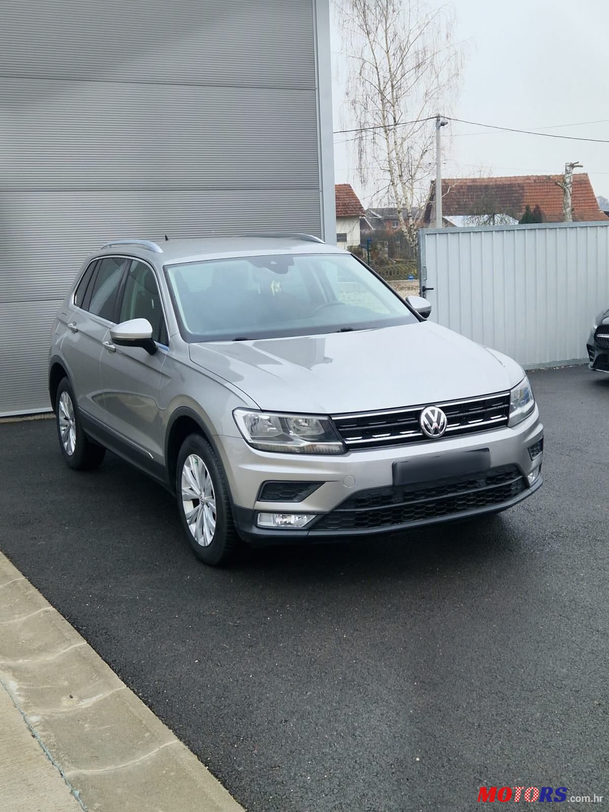 2016' Volkswagen Tiguan photo #2