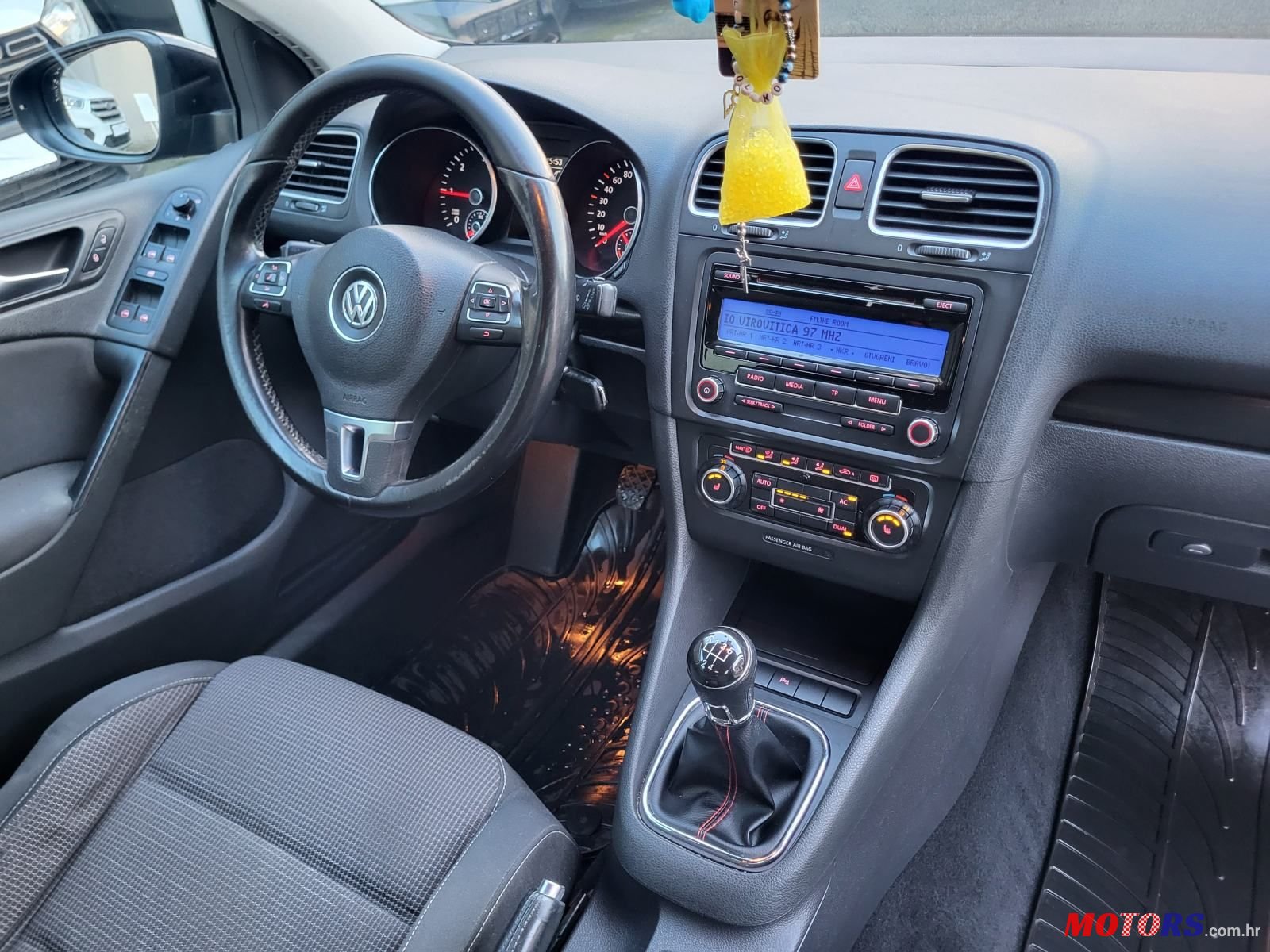 2010' Volkswagen Golf VI 1,6 Tdi photo #2