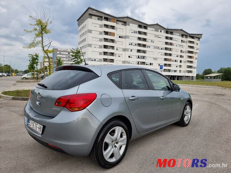 2011' Opel Astra 1,3 Cdti photo #5