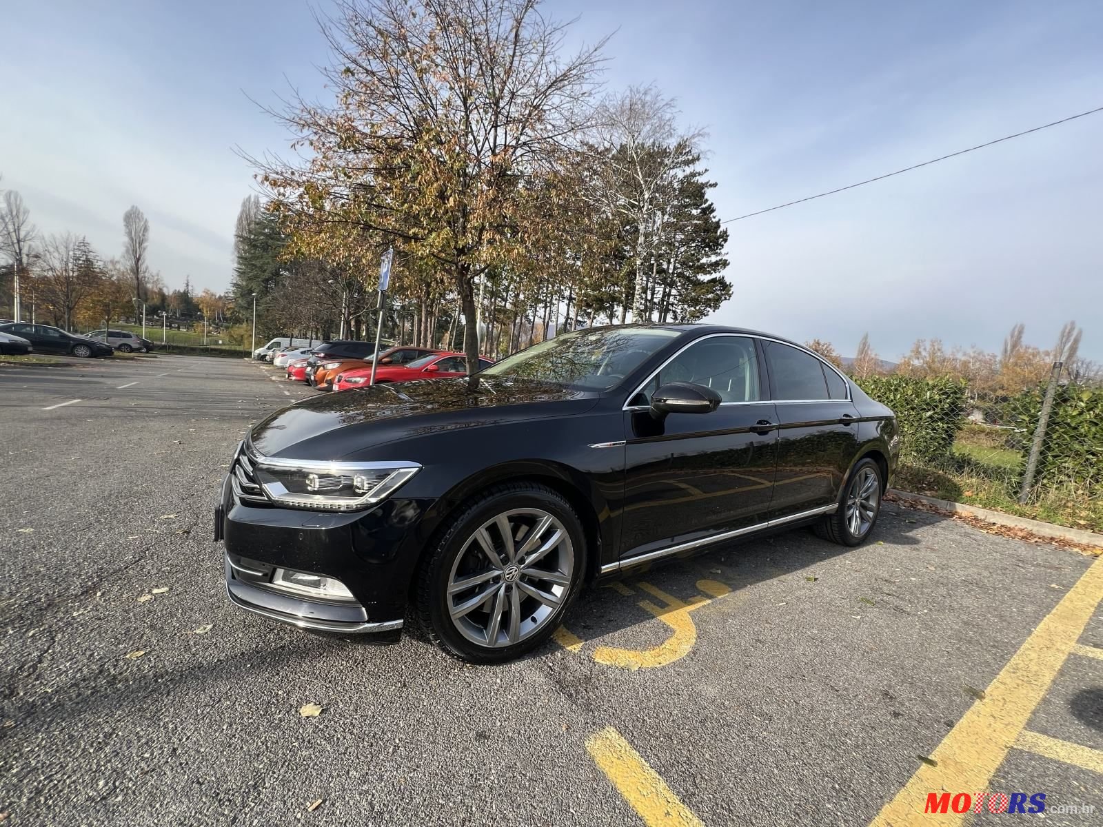 2016' Volkswagen Passat 4Motion photo #2