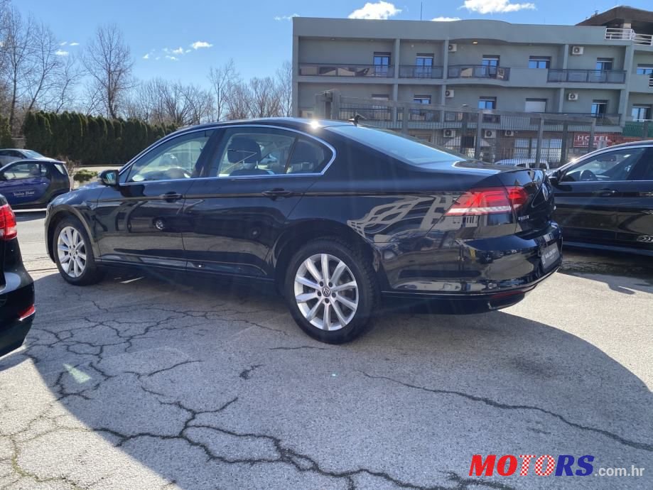 2015' Volkswagen Passat photo #3