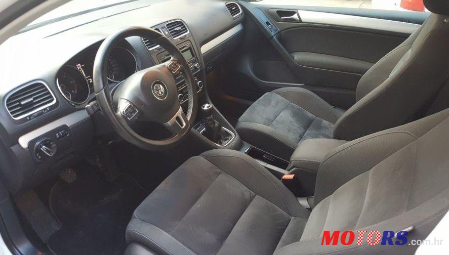 2010' Volkswagen Golf VI 1,6 Tdi photo #1