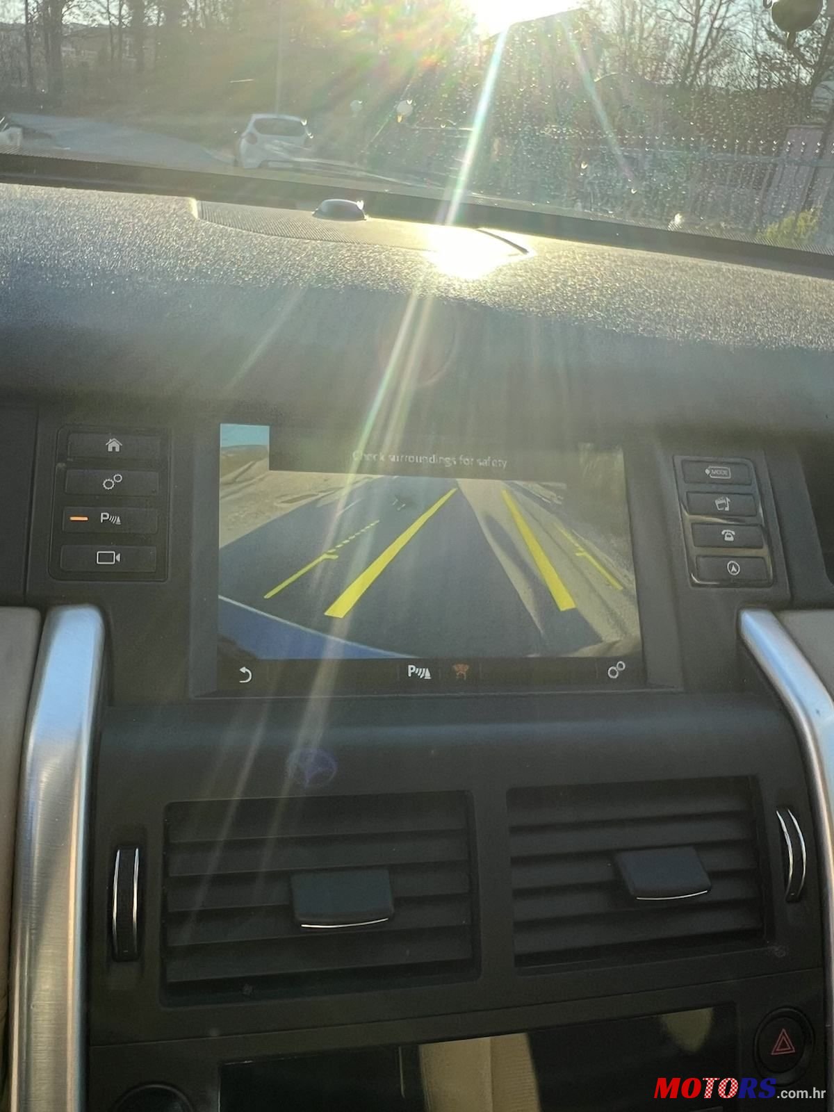 2016' Land Rover Discovery Sport 2.0 photo #2