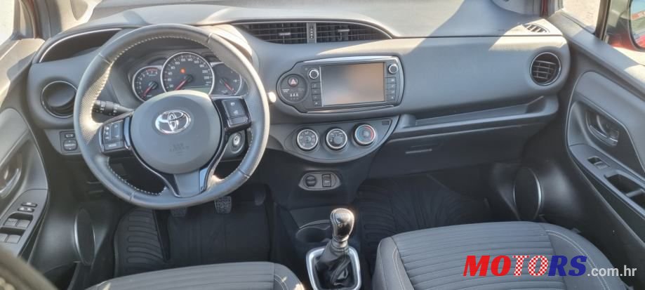 2016' Toyota Yaris photo #2