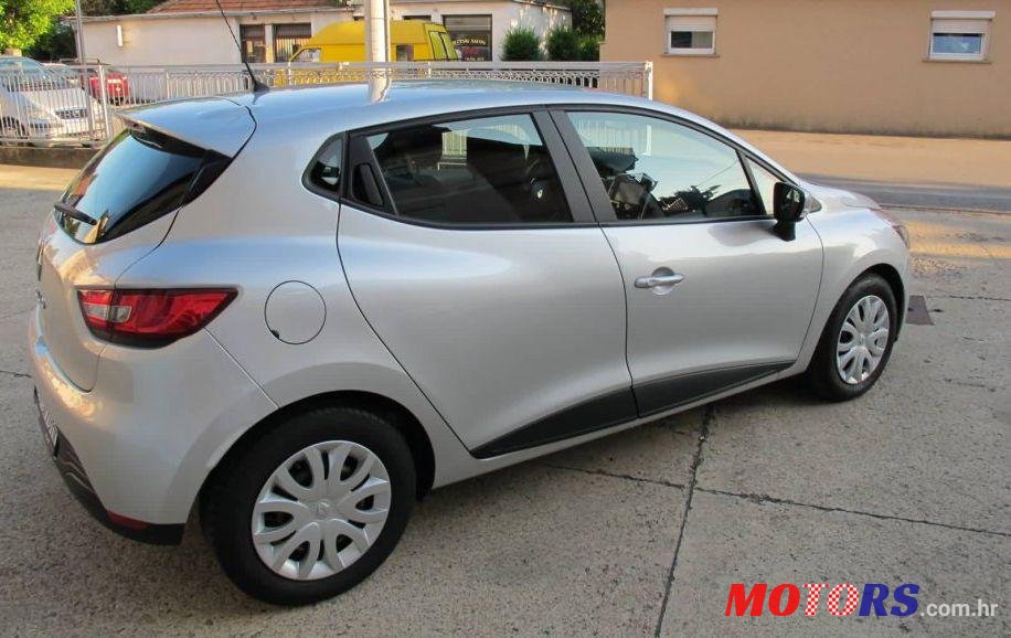 2015' Renault Clio photo #3