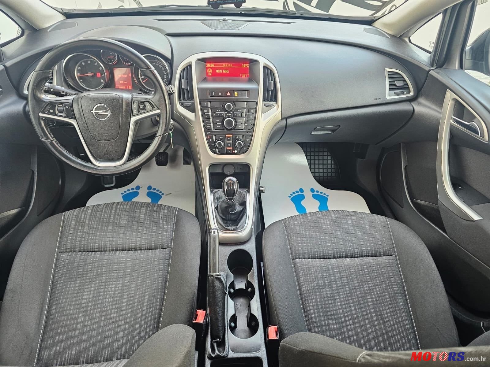 2011' Opel Astra 1,6 photo #2