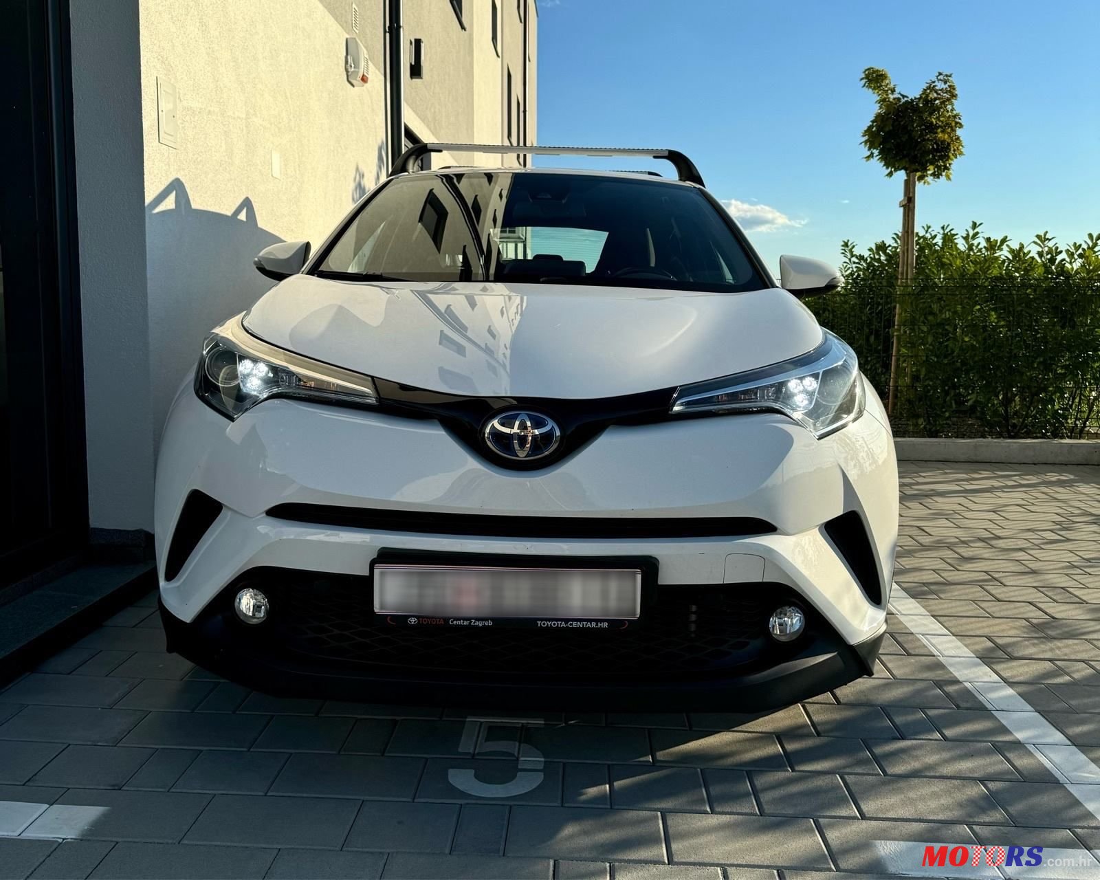 2017' Toyota C-HR 1,8 Vvt-I photo #1