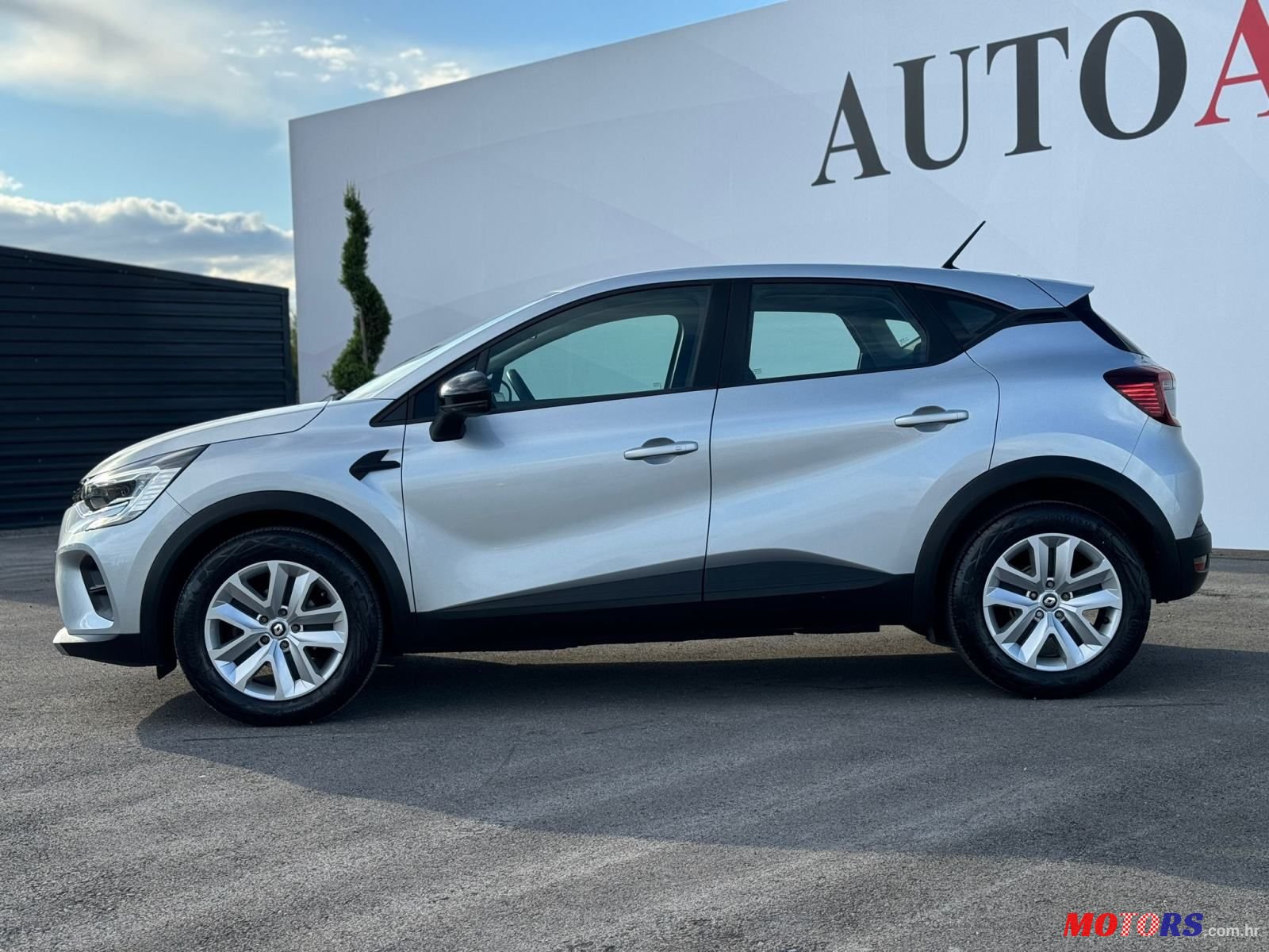 2021' Renault Captur Tce photo #2
