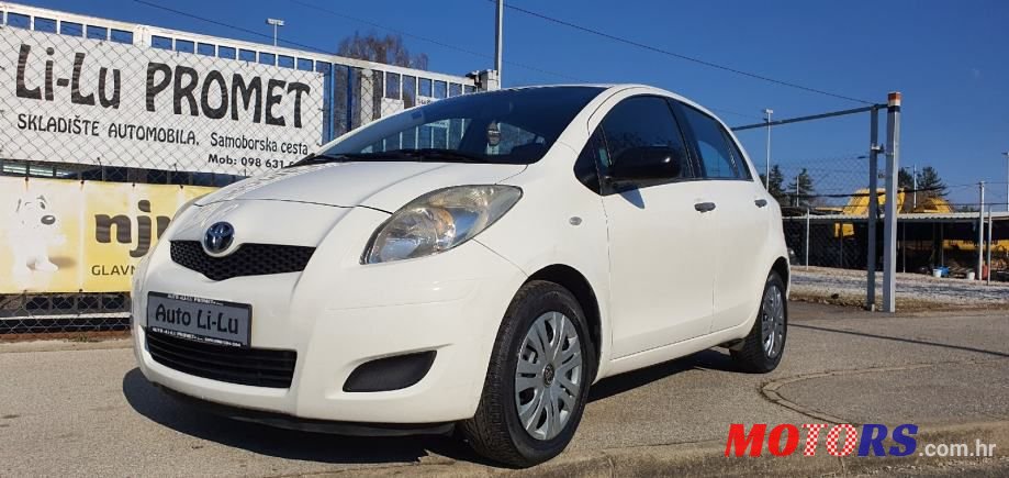 2011' Toyota Yaris photo #5