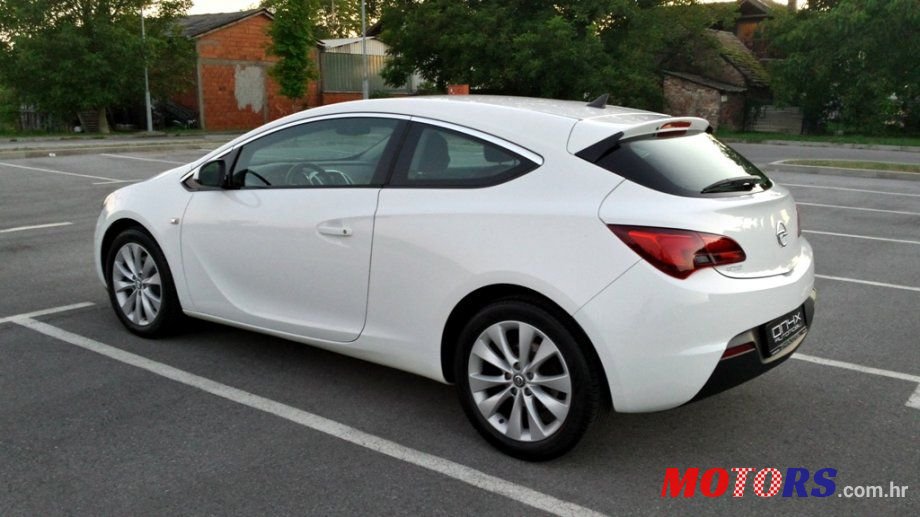 2014' Opel Astra Sport photo #6