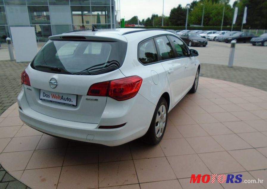 2012' Opel Astra Karavan 1,3 Cdti photo #2