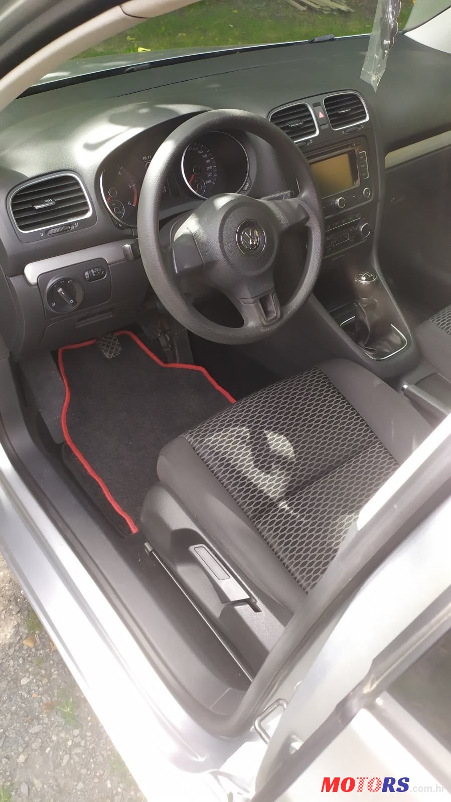 2010' Volkswagen Golf VI 1,6 Tdi photo #1