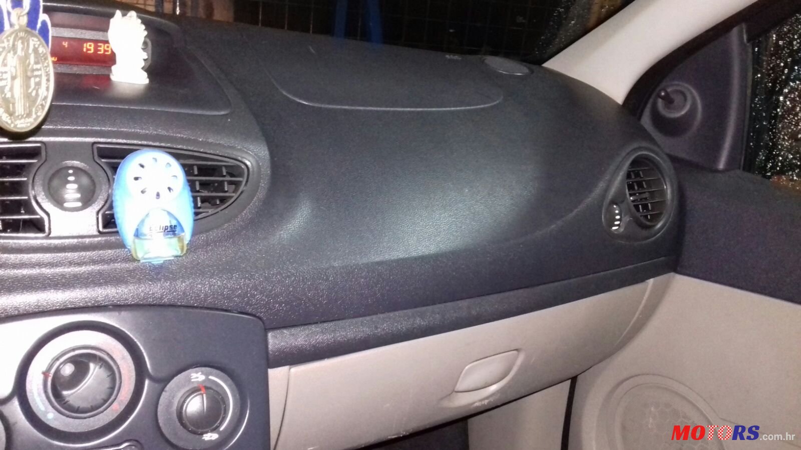 2006' Renault Clio 1.2 16 V photo #4