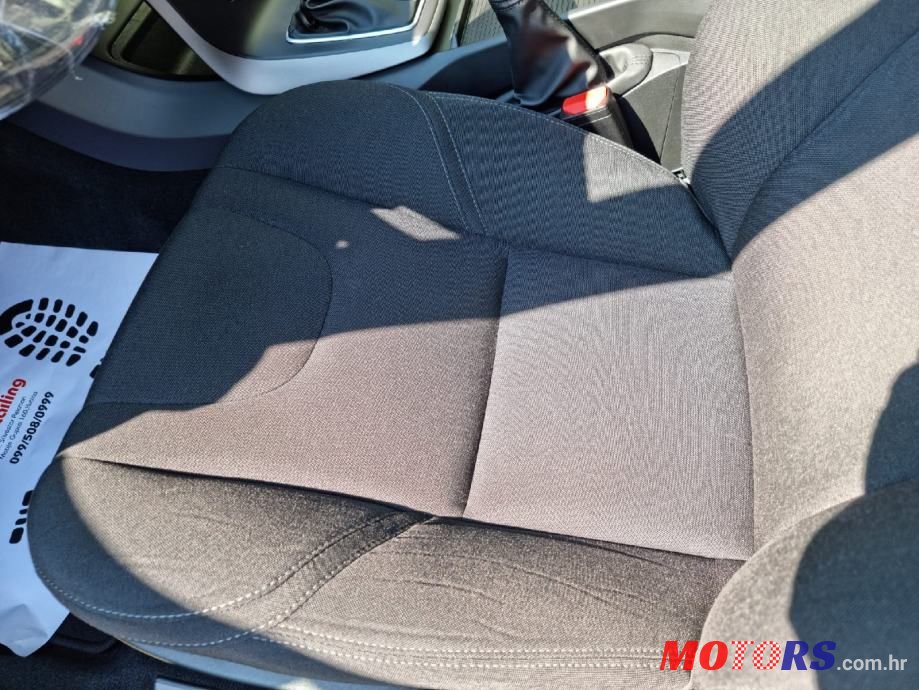 2018' Volvo V40 photo #6