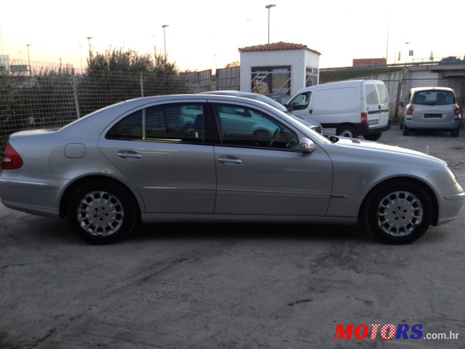 2002' Mercedes-Benz E-Class 270 photo #2