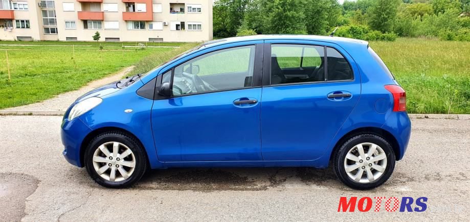 2008' Toyota Yaris photo #4